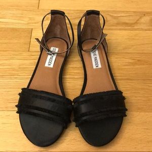 Steve Madden black flat sandals